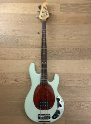 Bajo Electrico Sterling by Music Man StingRay 24