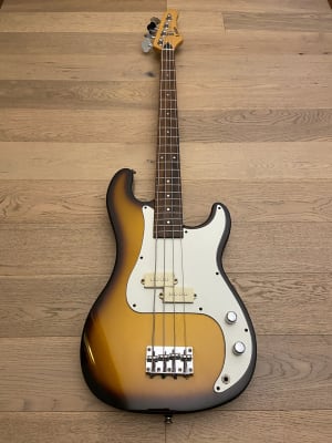 Bajo Electrico Lotus P-Bass (SKU:1600)1