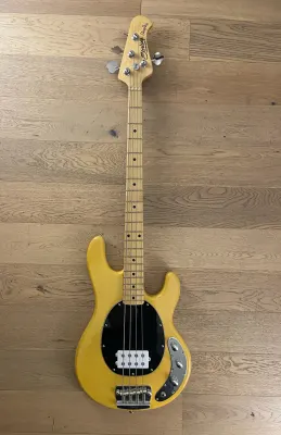 Bajo Electrico Sterling by Music Man StingRay 24