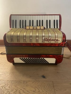 Acordeon a piano 72 bajos Hohner Concerto III (SKU:2688)1