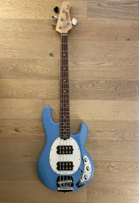 Bajo Electrico Sterling by Music Man StingRay 4 HH