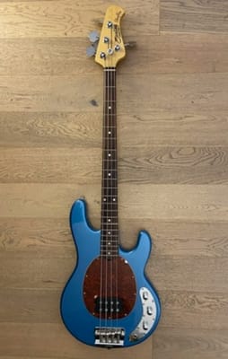 Bajo Electrico Sterling by Music Man StingRay 24 (SKU:2604)1