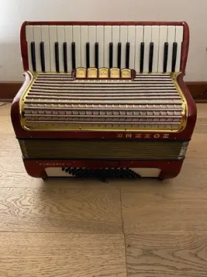 a piano 72 bajos Hohner Concerto III (SKU:2760)1
