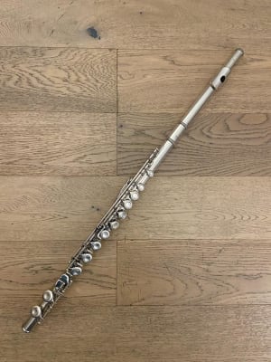 Flauta Traversa Plato cerrado Yamaha YFL-21S (SKU:2217)1