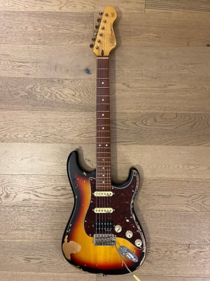 Guitarra Electrico Vintage V6H ICON (SKU:2475)1