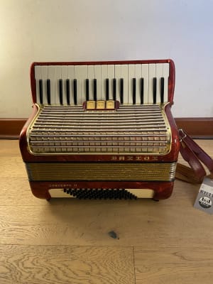a piano 72 bajos Hohner Concerto II (SKU:2577)1