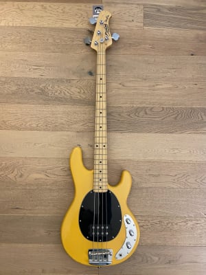 Bajo Electrico Sterling by Music Man StingRay 24 (SKU:1836)2