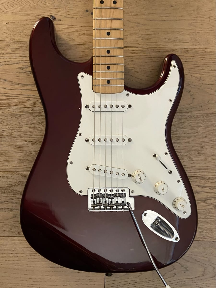 Fender Stratocaster SSS Standard MIM (SKU:2144) | Instrumentos Chile
