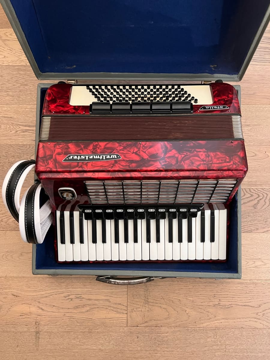Acordeon a piano 96 bajos Weltmeister Stella (SKU1469) Instrumentos