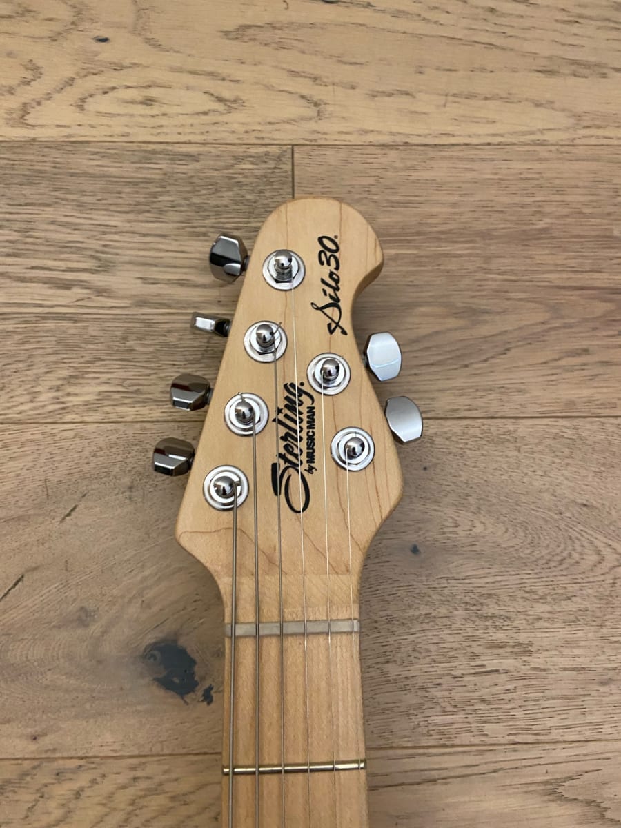 タイムセール！Sterling by Music Man siloホワイト Guitarra Electrico Sterling by Music Man Silo 30 (SKU:1583