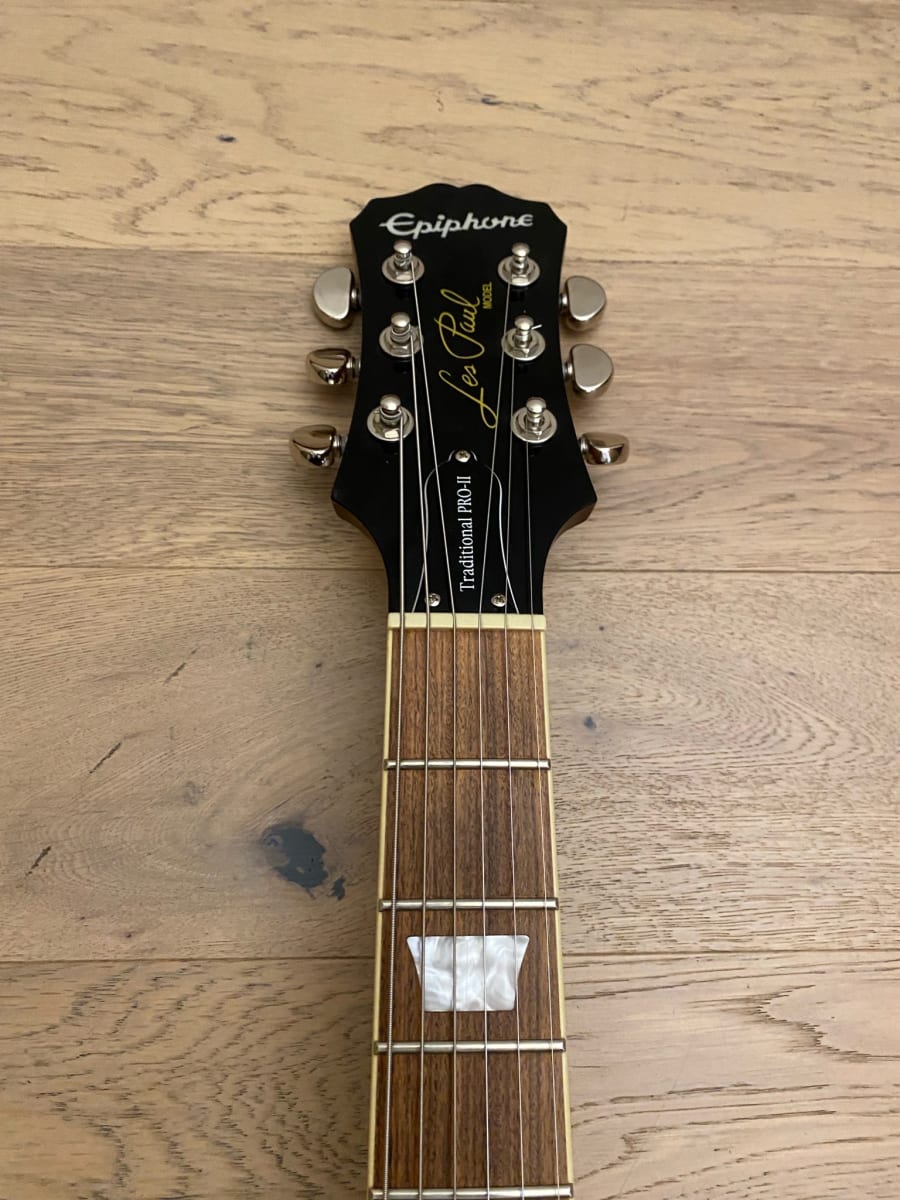 Epiphone Les Paul Traditional PRO II (SKU:1692) | Instrumentos Chile