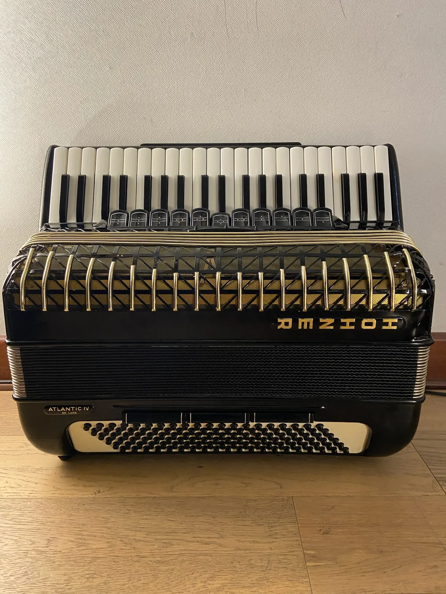a piano 120 bajos Hohner Atlantic IV de Luxe