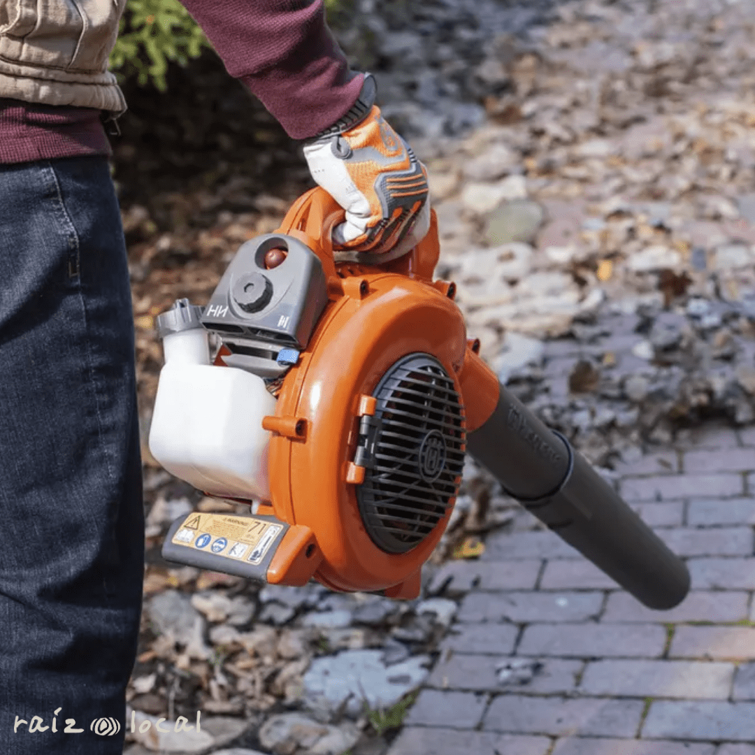 Soplador Husqvarna 125B - Ligero y Potente para Mantenimiento de Jardines7