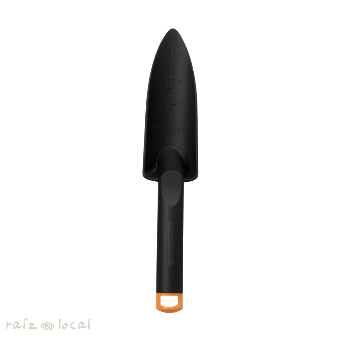 Trasplantador FiberComp Fiskars – Herramienta Precisa y Ligera2