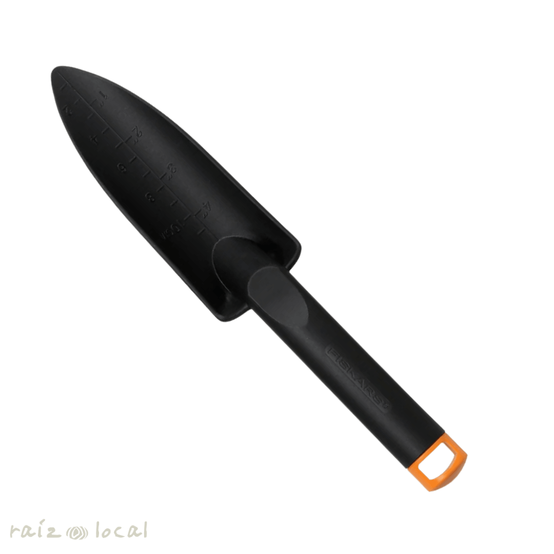 Trasplantador FiberComp Fiskars – Herramienta Precisa y Ligera3