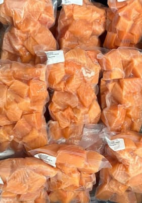 Salmón Recorte Premium Sin Piel (Bolsa de 1 Kg.)