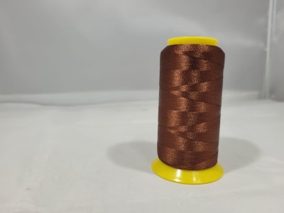 HILO DE BORDAR A MAQUINA PETUNIA CAFE OSCURO 55081