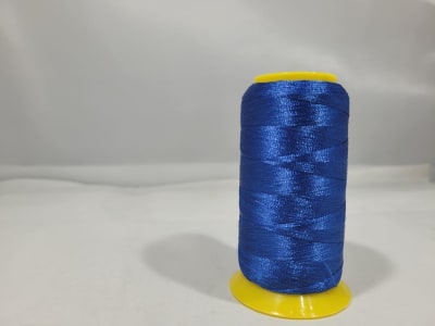 HILO DE BORDAR A MAQUINA PETUNIA  AZUL ELECTRICO 5831