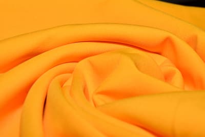 TELA BI STRETCH COLOR AMARILLO ORO 721