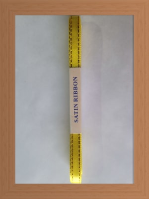 CINTA SATIN BORDE DORADO 0.7 CM AMARILLO