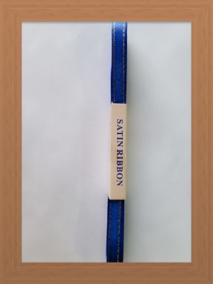 CINTA SATIN BORDE DORADO 0.7 CM AZUL REY