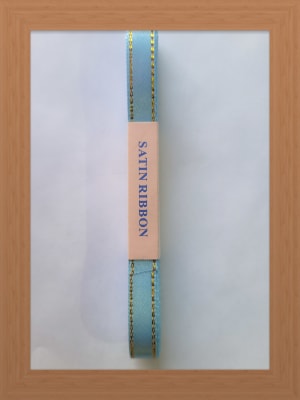 CINTA SATIN BORDE DORADO 1 CM CELESTE1