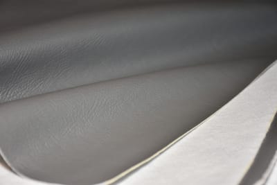 TELA CUERINA COLOR GRIS MEDIO 131