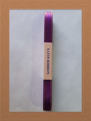 CINTA SATIN BORDE DORADO 1 CM MORADO