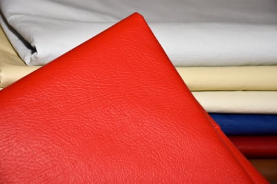 TELA CUERINA COLOR ROJO BANDERA 10