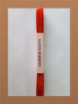 CINTA SATIN BORDE DORADO 0.7 CM ROJO