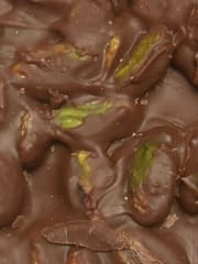 PistaCHÓ, pistacho con chocolate 54% de cacao 100gr 2