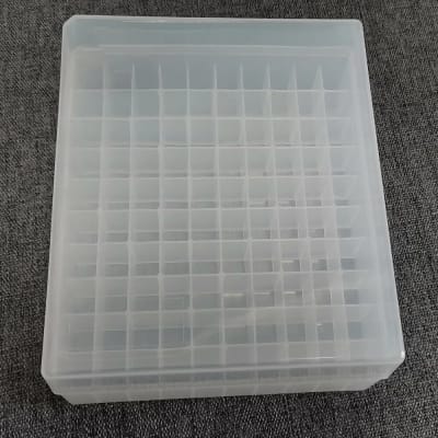 Caja de crioviales de 100 agujeros (Inc. IGV)