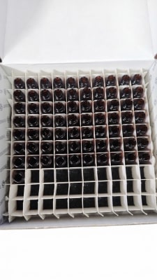 Vial ámbar rosca de 4 ml PQ71 UND. con frasco de tapas de 144 UND (INC IGV)
