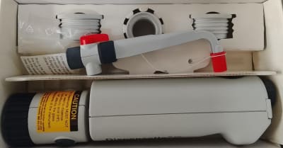 DISPENSADOR DIGITAL DE BOTELLA CON VALCULA SAFETYPRIME, VOLUMEN AJUSTABLE, RANGO 2,5 a 25ML-BRAND, 4701351 (INC IGV)1