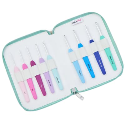 Waves Deluxe Set of Colorful crochet hooks1