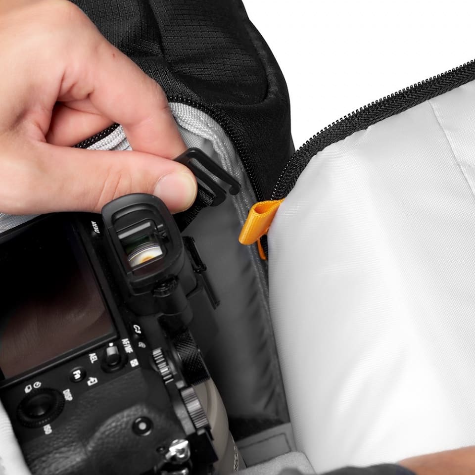 Mochila Lowepro Fastpack BP 250 AW III - 20,5L1
