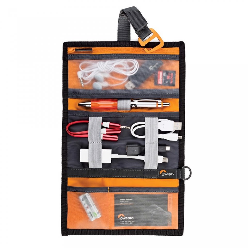 Organizador de cables y gadgets Lowepro GearUp Wrap1