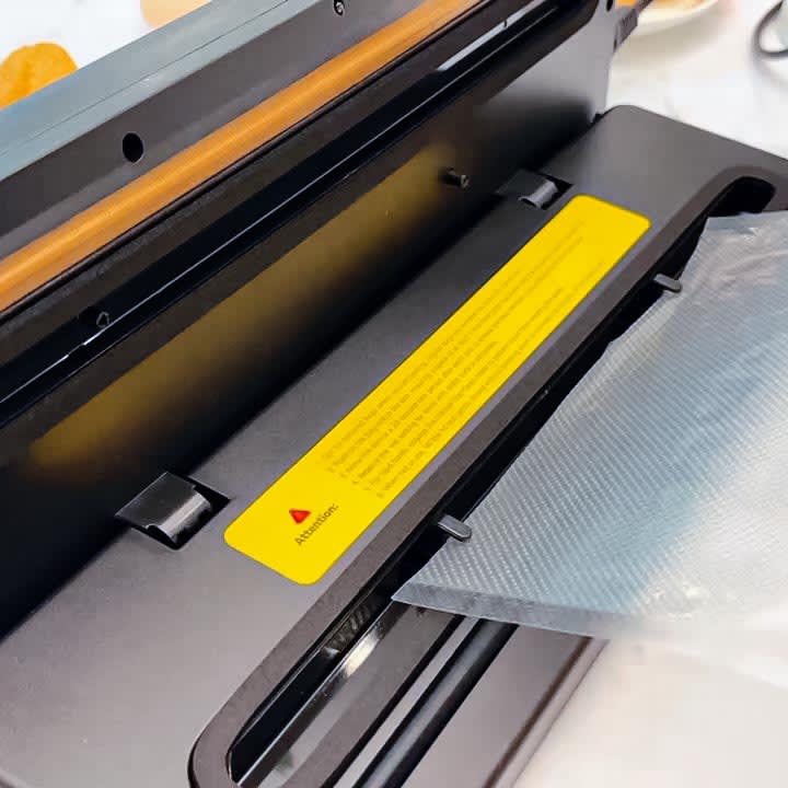 Selladora vacío con cortador de bolsa + 3 Rollos 22cm X 5mt6