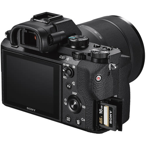 Sony ILCE-7M2K  Alpha 7 II Camara con lente 28-70mm4