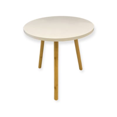 Mesa blanca pequeña