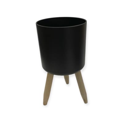 Macetero metálico negro patas madera negro pequeño1