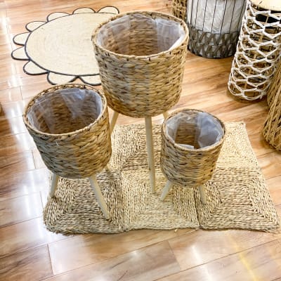 Macetero patas fibra gruesa pequeño1