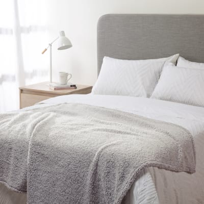 Manta Sherpa estampada gris