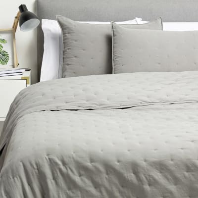 Cubrecama Bordado Prewash Gris 2 Plazas