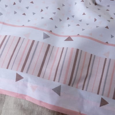 Sábana Zarina estampada 1P triángulos rosada