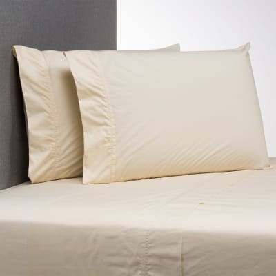 Sábana Zarina Bordado Ivory 200 Hilos 2 Plazas1