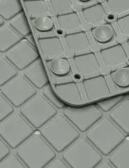 PISO DE BAÑO RECTANGULAR ANTIDESLIZANTE GRIS
