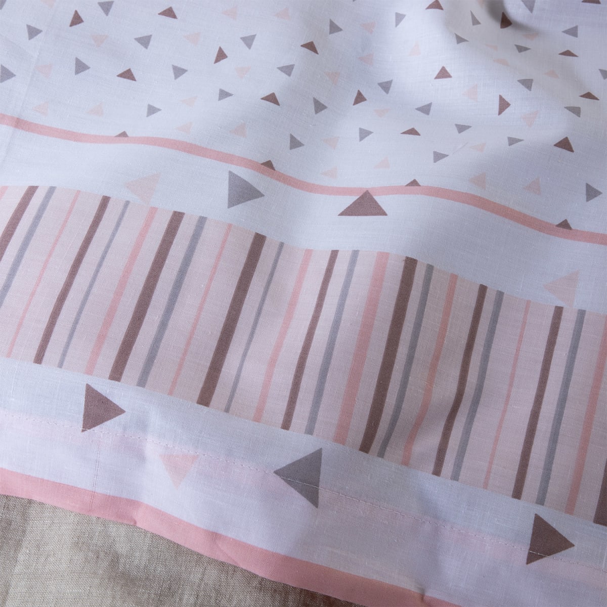 Sábana Zarina estampada 1P triángulos rosada2