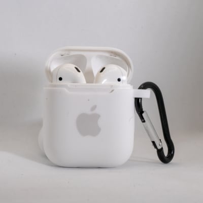 FUNDA SILICONA AIRPODS  1ER Y 2DA BLANCO