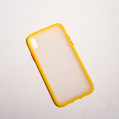 BORDE COLOR REFORZADA AMARILLA IPHONE XR